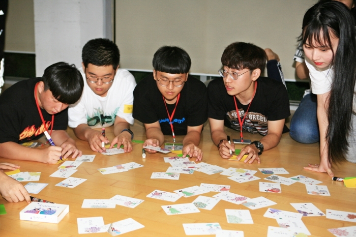 ▲광동제약 제5회 청소년 DMZ 평화생명캠프에 참가한 학생들의 모습ⓒ광동제약