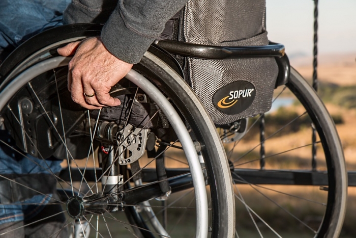▲ 이르면 내년부터 휠체어를 탄 장애인들도 휠체어를 탄 채 고속버스나 시외버스 등 장거리 버스를 탈 수 있게 될 전망이다. 지금까지는 휠체어를 짐캄에 실은 채 버스에 탑승해야 했다. (사진=pixabay)