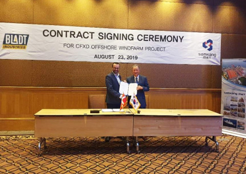 ▲라스무센 블라트 부사장(사진 왼쪽)과 송무석 삼강엠앤티 회장이 계약을 체결하고 있다. ⓒ삼강엠앤티