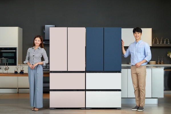 ▲삼성전자 모델이 김치냉장고 신제품 '김치플러스 비스포크' 4도어를 소개하고 있다. ⓒ삼성전자