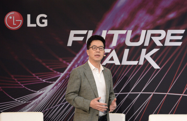 ▲박일평 LG전자 사장이 IFA 2019서 LG전자의 인공지능 전략과 미래 비전을 소개하고 있다. ⓒLG전자