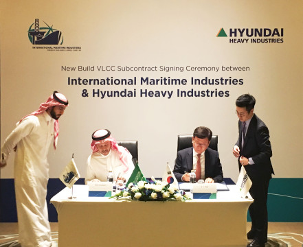 ▲파티 알 살림 IMI 대표와 박승용 현대중공업 부사장이 VLCC 계약을 체결하는 모습.(사진 왼쪽 두 번째부터) ⓒ현대중공업