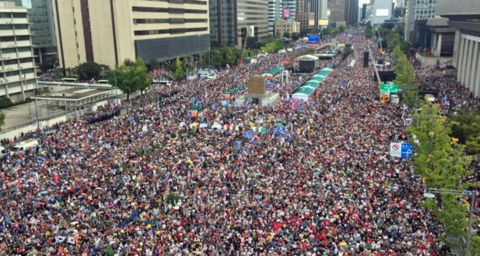 ▲ⓒ3일 서울 도심에서는 문재인 정부를 규탄하고 조국 법무부 장관 사퇴를 촉구하는 대규모 집회가 광화문 일대에서 열렸다.