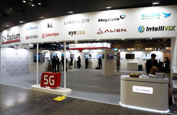 ▲퀄컴은 KT와 함께 한국산업대전의 ‘MachinesSoft 2019’ 참가해 ‘5G Stadieum’을 마련하고 국내 중소기업들과 함께 다양한 5G 스마트팩토리 및 IoT 협력 사례를 선보이고 있다. ⓒ퀄컴