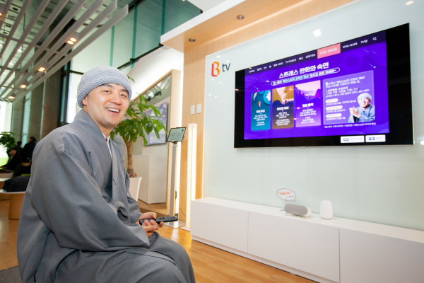 ▲SK브로드밴드는 스트레스 완화와 숙면을 위한 명상심리 서비스 ‘혜민스님의 코끼리 명상‘을 B tv에 출시했다고 17일 밝혔다. ⓒSK브로드밴드