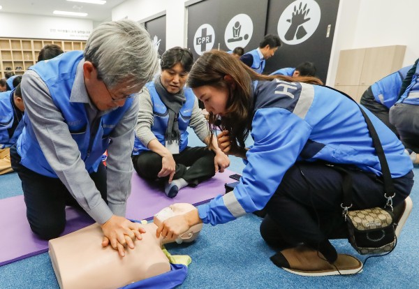 ▲대림산업 안전체험학교 CPR 실습실에서 심폐소생술 교육이 진행되고 있다. ⓒ대림산업