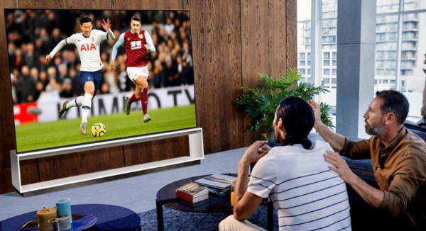 ▲LG전자가 영국 축구팀 토트넘 홋스퍼 FC와 협력해 8K로 촬영한 경기 영상을 LG전자 매장에서 '리얼 8K' TV를 통해 시연한다. ⓒLG전자
