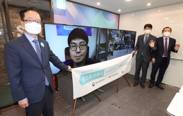 ▲KT가 22일 오후 서울 양천구 KT 크리에이터 팩토리 센터에서 ‘포스트코로나 AI 챌린지’ 공모전의 시상식을 개최했다고 밝혔다. ⓒKT