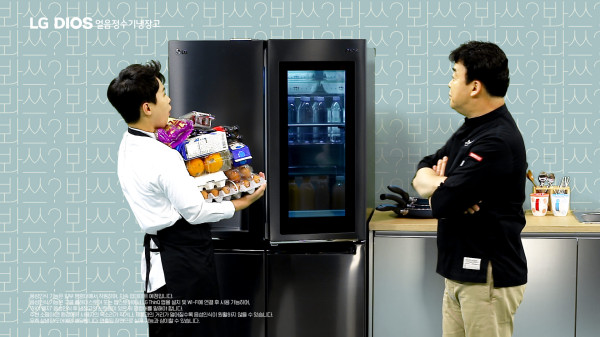▲LG전자가 20일 방송인 백종원과 함께 LG 디오스 얼음정수기냉장고의 편리한 신기능을 소개하는 새로운 형식의 광고를 선보였다. ⓒLG전자