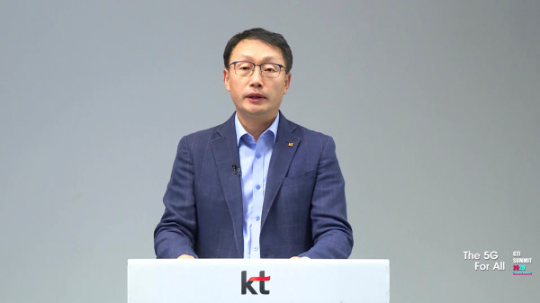 ▲구현모 KT 대표의 기조연설 영상이 GTI 서밋 2020 온라인 사이트를 통해 중계되고 있는 모습. ⓒKT