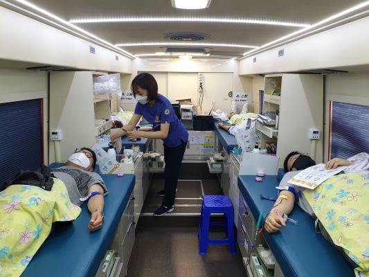 ▲지난 14일 서울 마곡동 롯데중앙연구소에서 코로나19 위기 극복을 위한 사랑의 헌혈 봉사 활동을 실시했다 ⓒ롯데