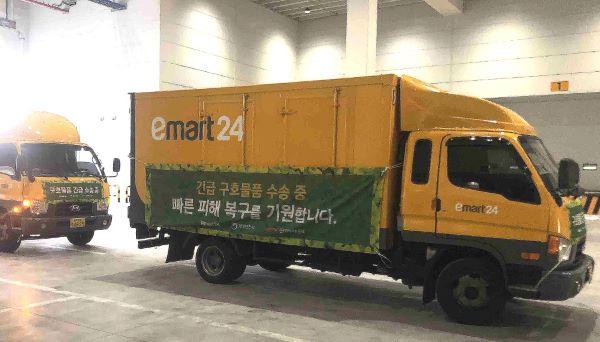 ▲이마트24 긴급구호물품 수송 차량 ⓒ이마트24