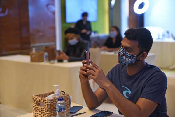 ▲지난 8월 18일 인도네시아 자카르타에서 열린 '갤럭시 노트20' 출시 행사에 참석한 현지 기자들이 제품을 체험하고 있는 모습. ⓒ삼성전자