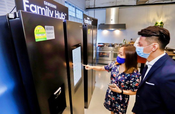 ▲삼성전자가 지난 18~19일 싱가포르에서 ‘패밀리허브’ 냉장고 신제품을 출시하고 현지 주요 미디어를 초청해 제품 체험 행사를 가졌다. ⓒ삼성전자