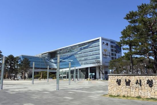 ▲성남시는 코로나19 감염증과 인플루엔자가 동시 유행할 경우를 대비해 8일부터 독감 무료 예방 접종 사업을 시행한다. ⓒ성남시청 