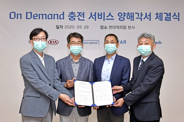 ▲이훈 에바(EVAR) 대표, 권혁호 기아자동차 국내사업본부장(부사장), 목진원 현대캐피탈 캐피탈부문 대표(전무), 홍영진 민테크 대표(사진 왼쪽부터) ⓒ기아차