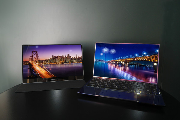 ▲삼성디스플레이가 생산 중인 13.3형 노트북용 OLED 제품. ⓒ삼성디스플레이
