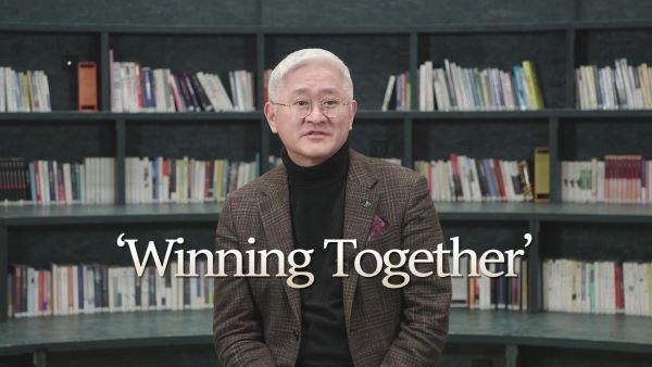 ▲서경배 아모레퍼시픽그룹 회장 2021년 신년 영상 메시지 ⓒ아모레퍼시픽그룹