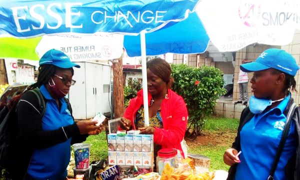 ▲KT&G의 개척 시장인 아프리카의 카메룬에서 영업사원들이 활동하는 모습. ⓒKT&G