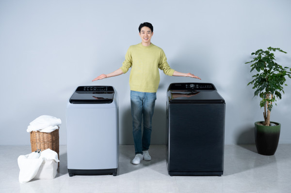 ▲삼성전자 모델이 수원 삼성 디지털시티에서 전자동 세탁기 신제품 '그랑데 통버블'을 소개하고 있다. ⓒ삼성전자