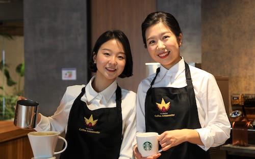 ▲스타벅스 코리아 17대 커피대사 전주이(왼쪽), 김성은(오른쪽) 파트너 ⓒ스타벅스 코리아
