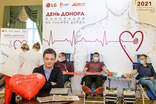 ▲LG전자가 최근 러시아 모스크바에서 현지 주요 출판사인 ‘Arguments & Facts’와 함께 헌혈캠페인을 진행했다. ⓒLG전자