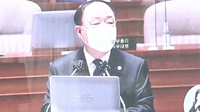 ▲국무총리 직무대행을 맡게 된 홍남기 부총리 겸 기획재정부 장관의 모습. ⓒTV영상캡쳐