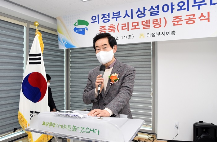 ▲의정부시 상설야외무대 리모델링 준공식에서 축사하는 안병용 의정부시장 ⓒ의정부시