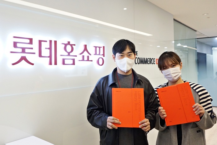 ▲롯데홈쇼핑은 창립 20주년을 기념해 지난 20년간 성장과정과 새로운 비전을 담은 '롯데홈쇼핑 20년사'를 발간했다.  ⓒ롯데홈쇼핑 