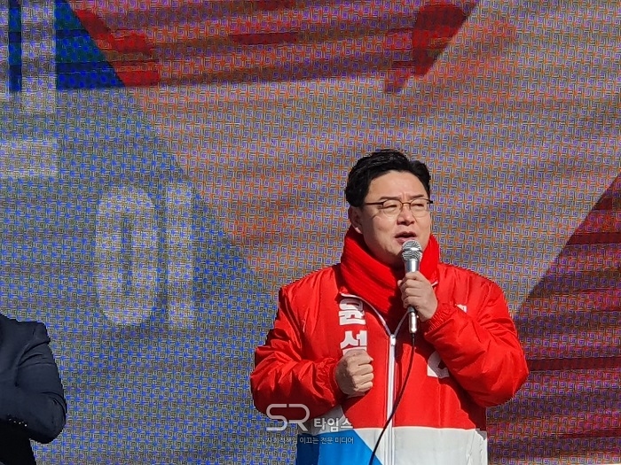▲윤석열 후보 지지를 호소하는 김성원 위원장