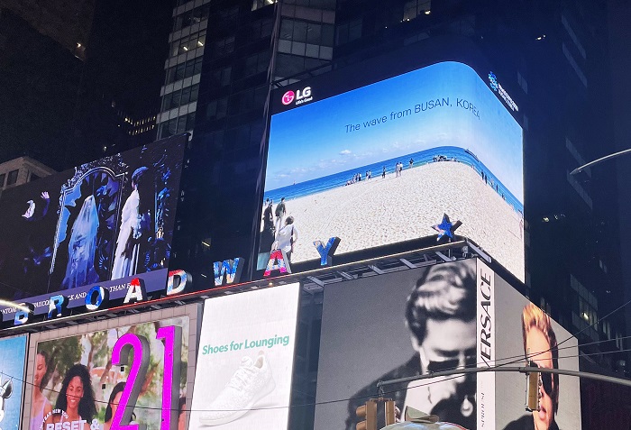 ▲미국 뉴욕 타임스스퀘어 전광판에 '2030 부산세계박람회' 유치를 위한 홍보영상이 송출되고 있다. ⓒLG전자