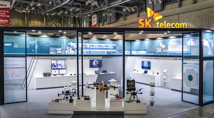 ▲SK텔레콤이 이달 24일부터 26일까지 국내 최대 드론 전시회 ‘2022 드론쇼 코리아’에서 5G 기반 드론 영상관제 솔루션을 선보인다고 밝혔다. ⓒSK텔레콤