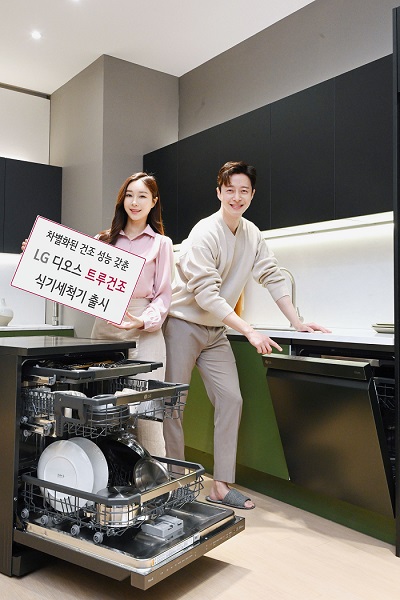 ▲LG전자가 '트루건조'를 갖춘 차세대 디오스 식기세척기를 18일 출시한다. ⓒLG전자