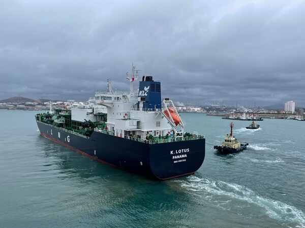 ▲세계 최대규모 1만8000㎥급 액화천연가스(LNG) 벙커링선인 케이로터스호가 지난주 네덜란드를 출항했다. ⓒ한국가스공사