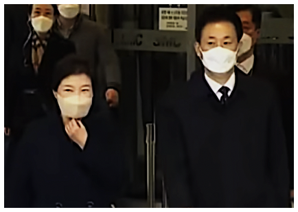 ▲박근혜 전 대통령 (사진 왼쪽)과  유영하 변호사 ⓒ유튜브 캡처