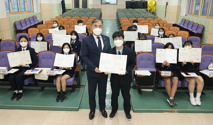▲포천 갈월중학교에서 열린 2022년 찾아가는 의회교실. ⓒ경기도의회