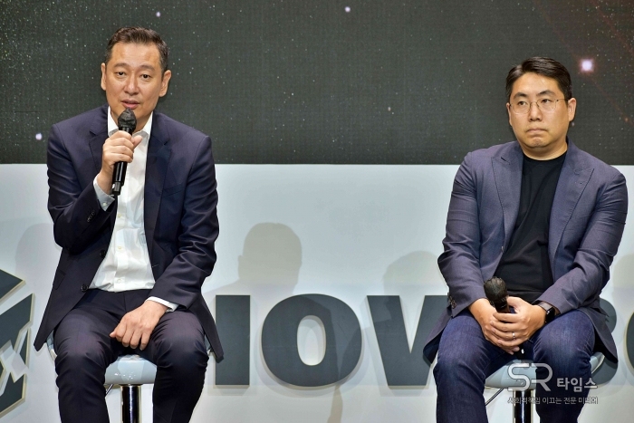 ▲쇼박스 미디어데이에 참석한 김도수 쇼박스 대표와 구본웅 MCG 의장(사진 왼쪽부터). ⓒ심우진 기자