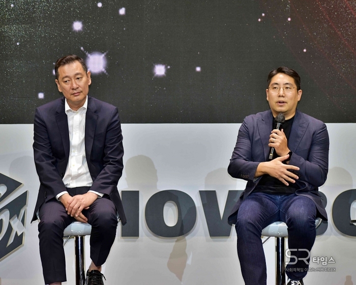 ▲쇼박스 미디어데이에 참석한 김도수 쇼박스 대표와 구본웅 MCG 의장(사진 왼쪽부터).ⓒ심우진 기자