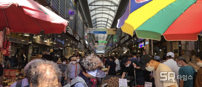 ▲서울 동대문구 제기동 청량리종합시장 입구. ⓒ박현주 기자