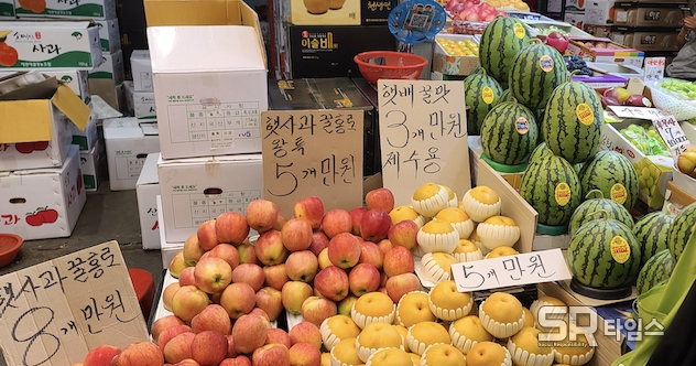 ▲청량리청과물시장에서 판매되는 사과와 배. ⓒ박현주 기자