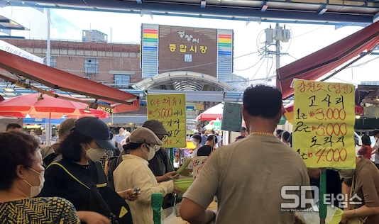 ▲청량리청과물시장의 고사리와 도라지 판매대. ⓒ박현주 기자