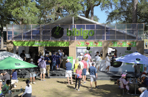 ▲더 CJ컵에서 갤러리들이 비비고 부스를 방문하는 모습. ⓒCJ제일제당