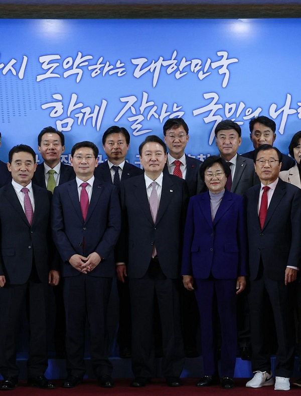 ▲전국 시장, 군수, 구청장 대통령 간담회. 왼쪽 두번째가 이상일 용인시장. ⓒ용인특례시