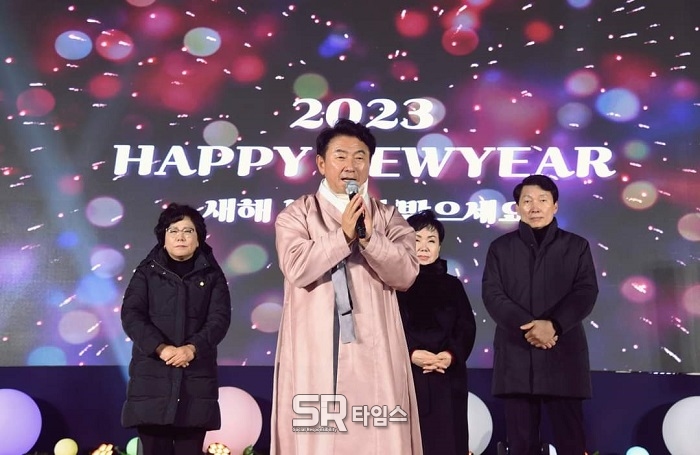 ▲김동근 의정부시장이 시민에게 신년 인사를 하고 있다. ⓒ김동근 SNS