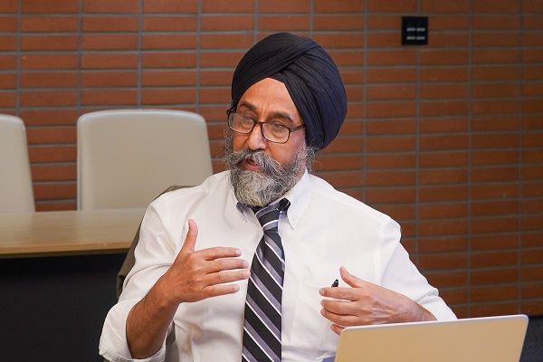 ▲싱 메이요 클리닉 검사실 교수가 강연을 하고 있다. ⓒGC녹십자