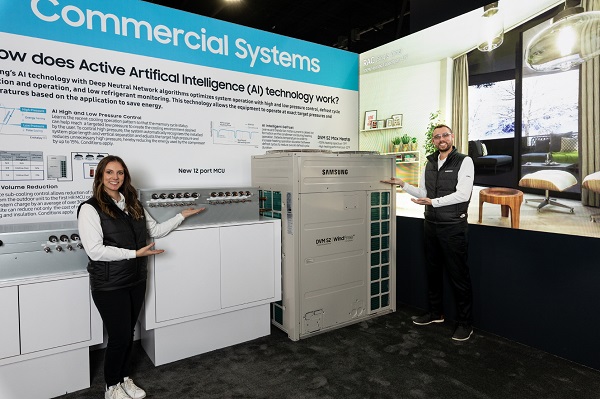 ▲삼성전자가 6일부터 오는 8일까지(현지시간) 미국 애틀란타에서 열리는 북미 최대 공조전시회 'AHR 엑스포'에 참가해 다양한 친환경 공조 솔루션을 선보인다. 삼성전자 직원들이 전시장에서 다양한 상업용·가정용 신제품을 소개하고 있다. ⓒ삼성전자