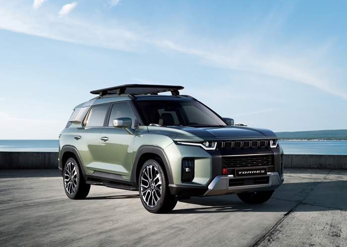 ▲쌍용자동차가 유럽의 사이버 보안 관리체계 인증을 취득했다고 16일 밝혔다. 쌍용차의 중형 SUV 토레스. ⓒ쌍용차