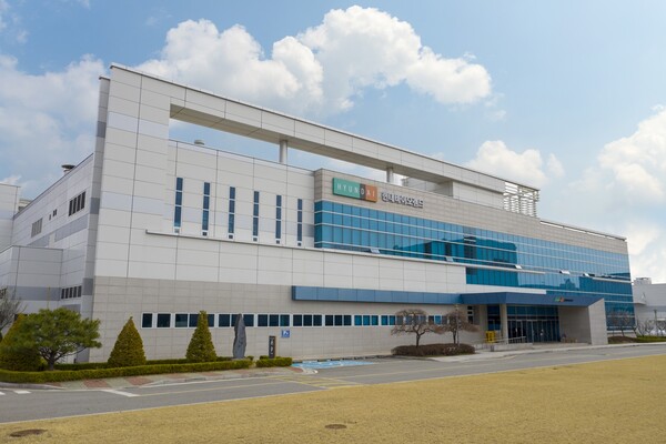 ▲현대바이오랜드 충청북도 청주 오송 본사 사옥 전경. ⓒ현대백화점그룹