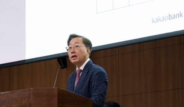 ▲윤호영 카카오뱅크 대표이사가 29일 경기 창조경제혁신센터에서 진행된 카카오뱅크 정기 주주총회에서 인사말을 하고 있다. ⓒ카카오뱅크