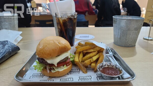 ▲고든램지 스트리트 버거 '더 런던' 세트. ⓒ박현주 기자